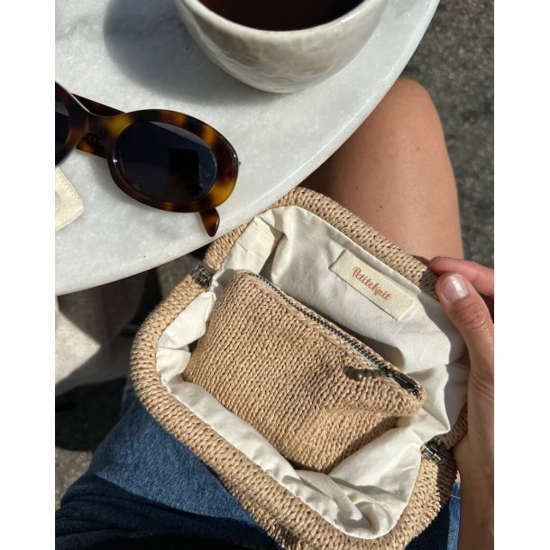 Cleo Clutch - strikkeopskrift fra PetiteKnit