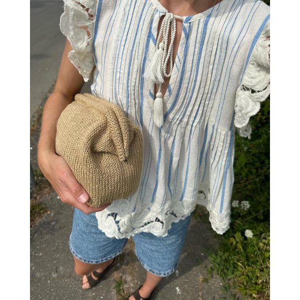 Cleo Clutch - strikkeopskrift fra PetiteKnit