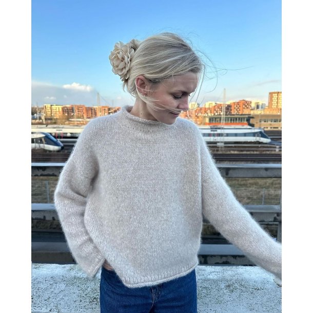 Cloud Sweater - strikkeopskrift fra PetiteKnit