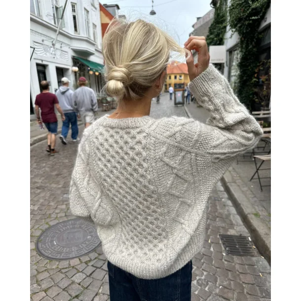 Dagmar Jacket - Strikkeopskrift fra PetiteKnit