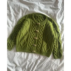 Dagmar Jacket Junior i Peer Gynt - Strikkekit fra PetiteKnit