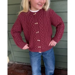 Dagmar Jacket Junior i Peer Gynt - Strikkekit fra PetiteKnit