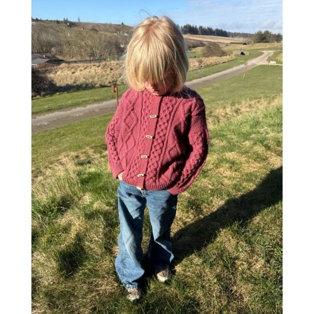 Dagmar Jacket Junior i Double Sunday - Strikkekit fra PetiteKnit