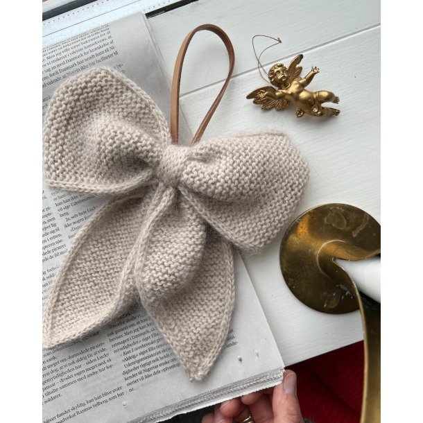 December Bow - PetiteKnit Strikkekit