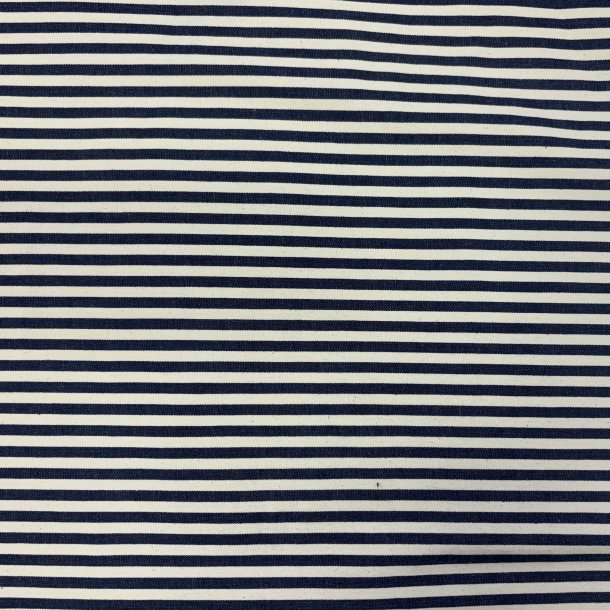 Denim i bomuld med smalle striber i hvid og navy pr. 0,25 m