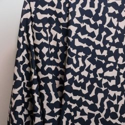 Ekko Viskose i deep charcoal pr. 0,25 m - Atelier Brunette