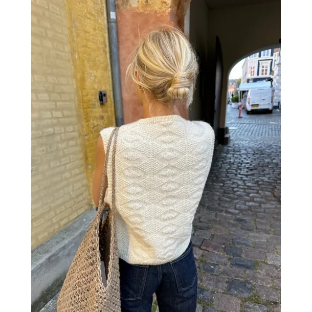 Esther Vest - Strikkeopskrift fra PetiteKnit