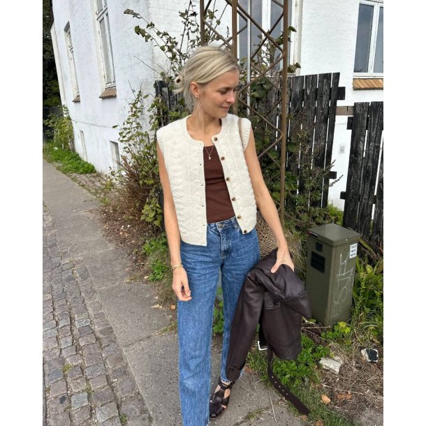 Esther Vest - Strikkeopskrift fra PetiteKnit