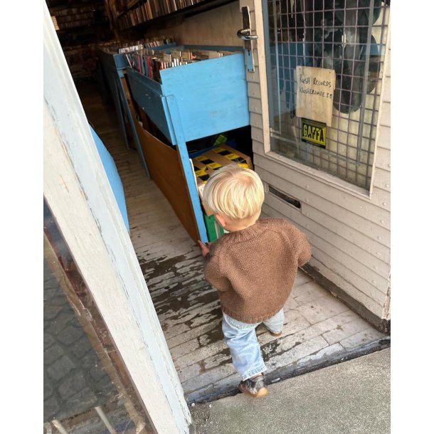 Eva Cardigan Junior - PetiteKnit strikkekit