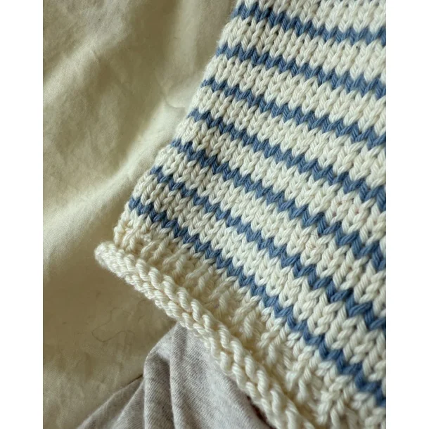 Frankie Sweater Baby - Strikkeopskrift fra PetiteKnit