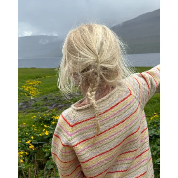 Frankie Sweater Junior - Strikkeopskrift fra PetiteKnit