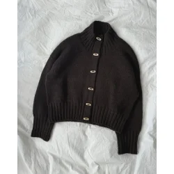Hannah Jacket - Strikkeopskrift fra PetiteKnit