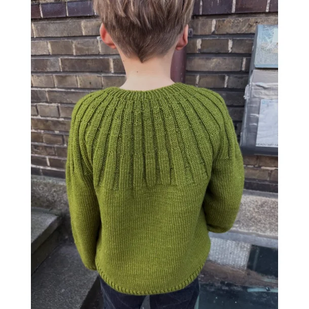 Haralds Sweater Junior Opskrift fra Petiteknit