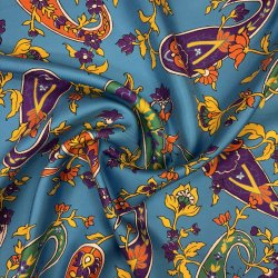 Italiensk silke med turkis baggrund pr 0,25 m.