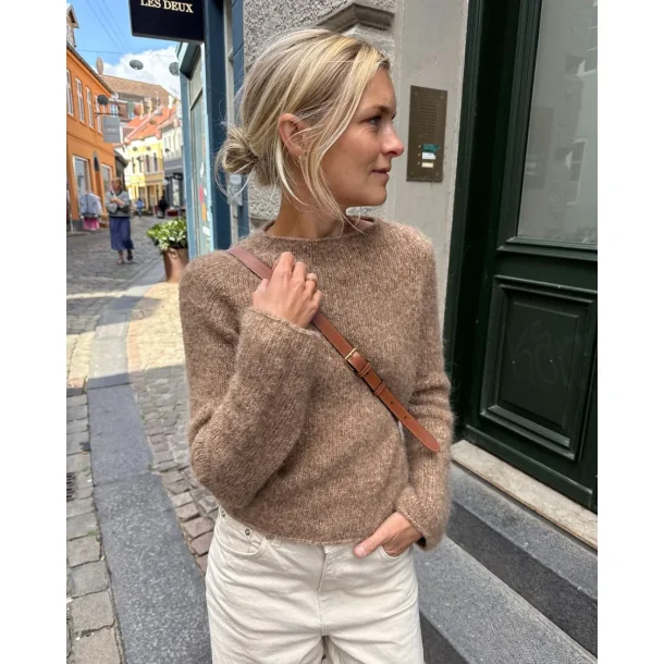 Ivy Sweater - Strikkeopskrift fra PetiteKnit