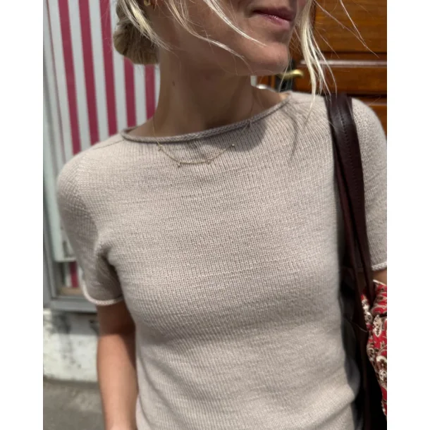 Ivy Tee - Strikkeopskrift fra PetiteKnit