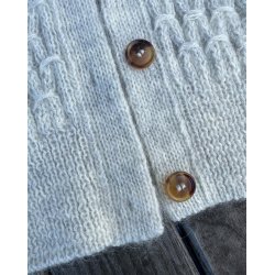 Jenny Jacket V-Neck - PetiteKnit strikkekit