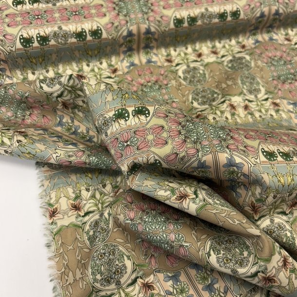 Liberty bomuld med blomster i sektioner  - pr. 0,25 meter 