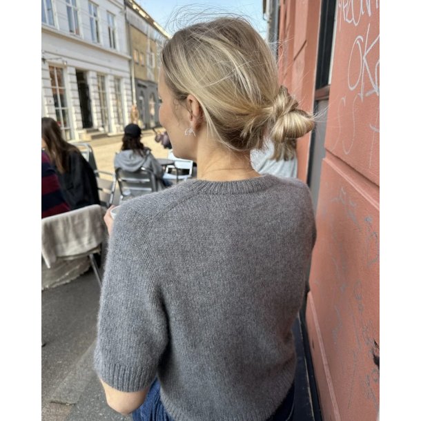 Maggie Cardigan - Strikkekit af Petiteknit Cashmere Pure