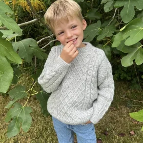 Moby Sweater Mini - strikkeopskrift fra PetiteKnit