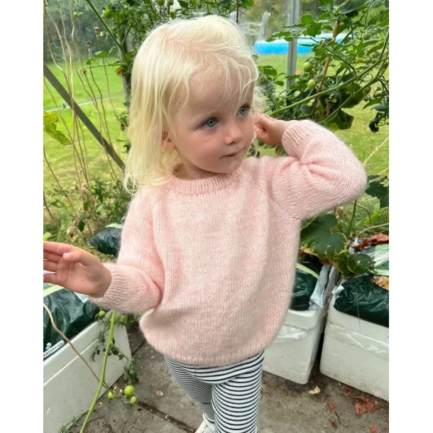 Monday Sweater Junior - strikkeopskrift fra PetiteKnit