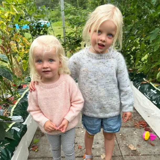 Monday Sweater Junior - strikkeopskrift fra PetiteKnit