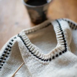 MONO Tee Version 1 - Strikkekit fra Anne Ventzel