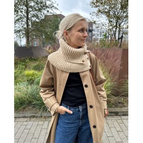 November Neck - Strikkeopskrift fra PetiteKnit