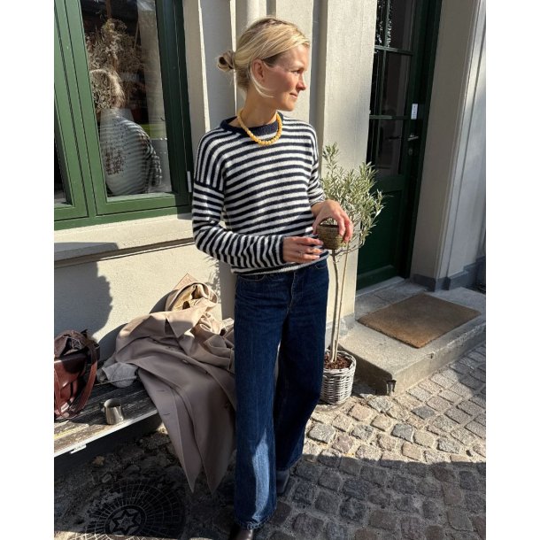 Olga Blouse strikkeopskrift fra Petiteknit