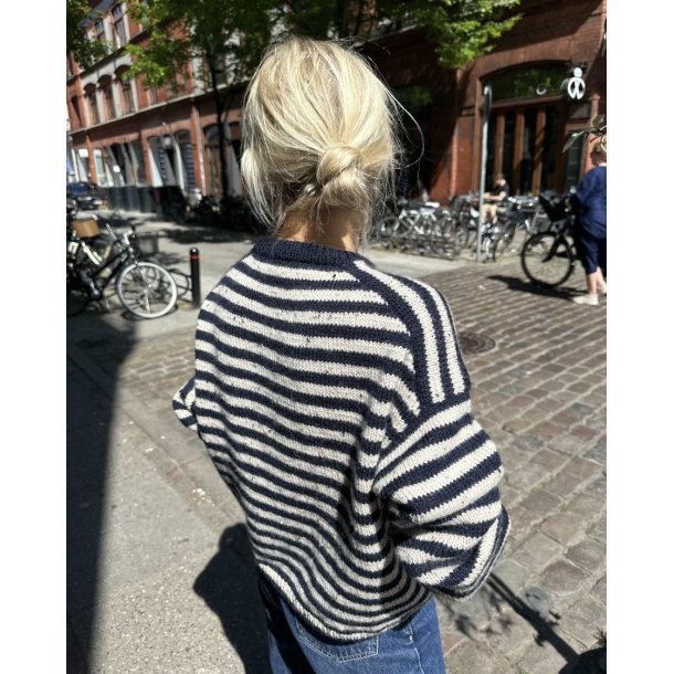 Olga Sweater - Strikkeopskrift fra Petiteknit