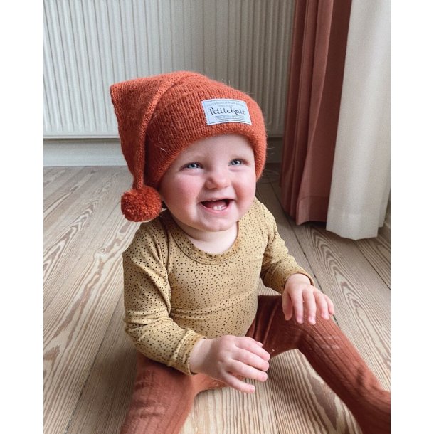 Oslohuen Christmas Edition strikkekit fra Petiteknit