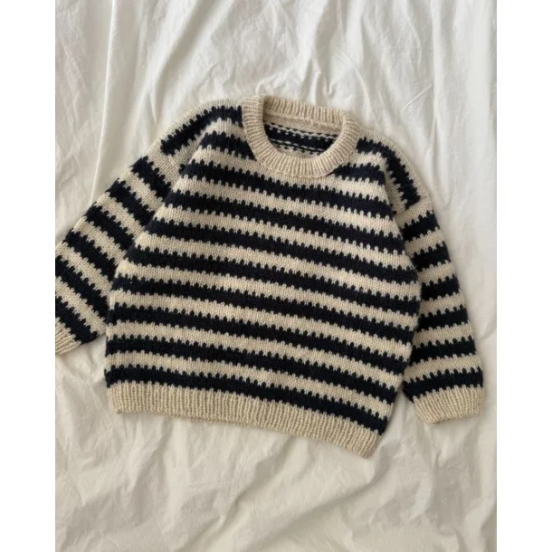 Otto Sweater Junior - Strikkeopskrift fra PetiteKnit
