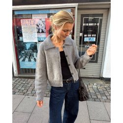 Petra Jacket - Strikkeopskrift fra PetiteKnit