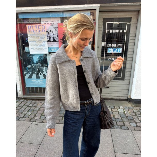 Petra Jacket - Strikkeopskrift fra PetiteKnit