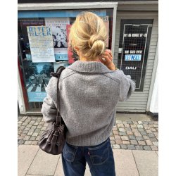 Petra Jacket - Strikkeopskrift fra PetiteKnit
