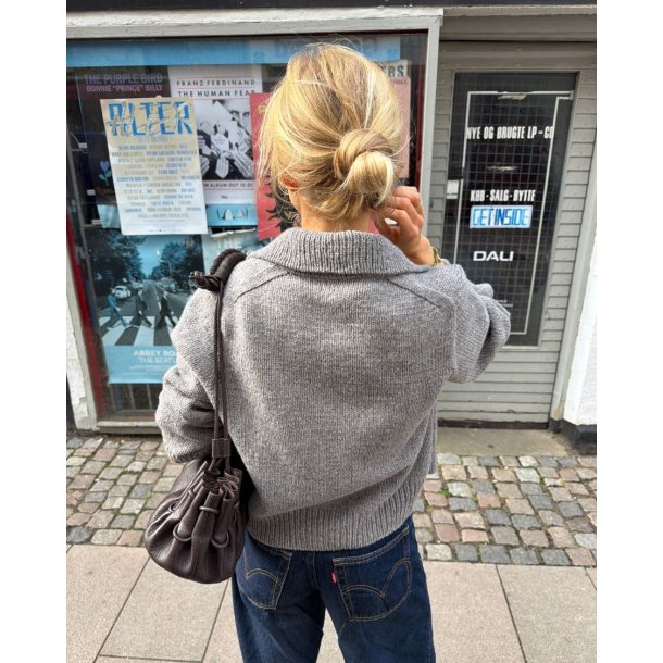 Petra Jacket - Strikkeopskrift fra PetiteKnit