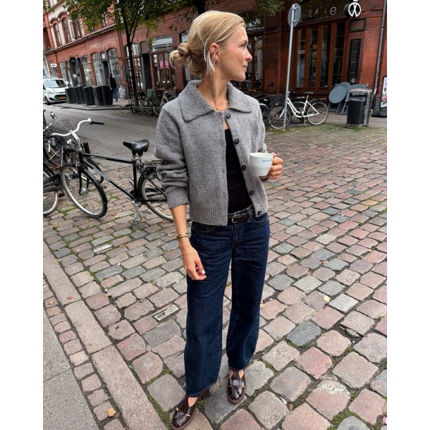 Petra Jacket - Strikkeopskrift fra PetiteKnit