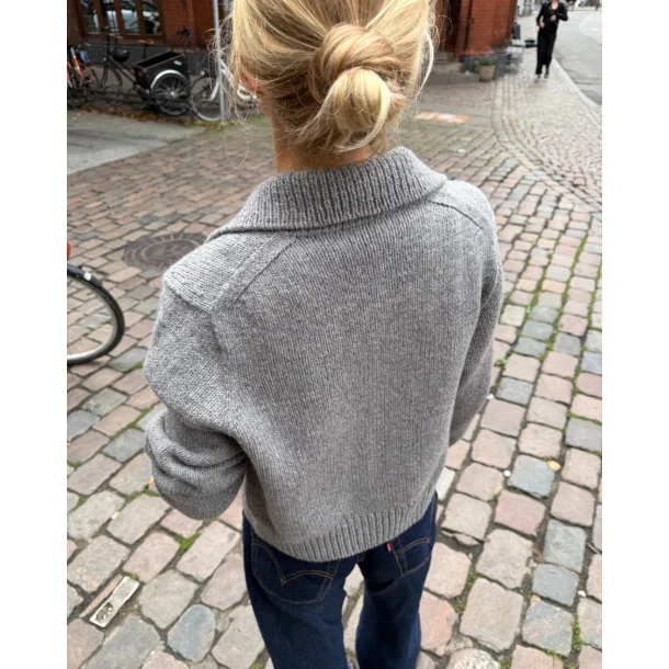 Petra Jacket - Strikkeopskrift fra PetiteKnit