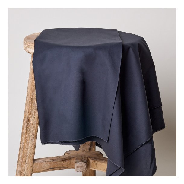 Cotton Poplin Deep Charcoal pr 0,25 m - Atelier Brunette
