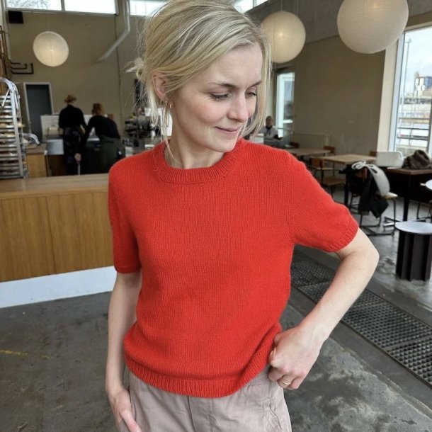 Poppy Tee - strikkeopskrift fra PetiteKnit