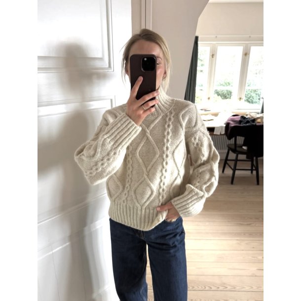Saga Sweater opskrift fra Petiteknit - Forudbestilling!