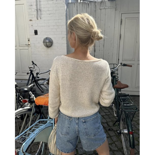 Sevilla Blouse - PetiteKnit strikkeopskrift