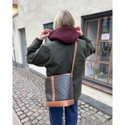 Sophie Hood i Snefnug Natur - Strikkekit fra PetiteKnit