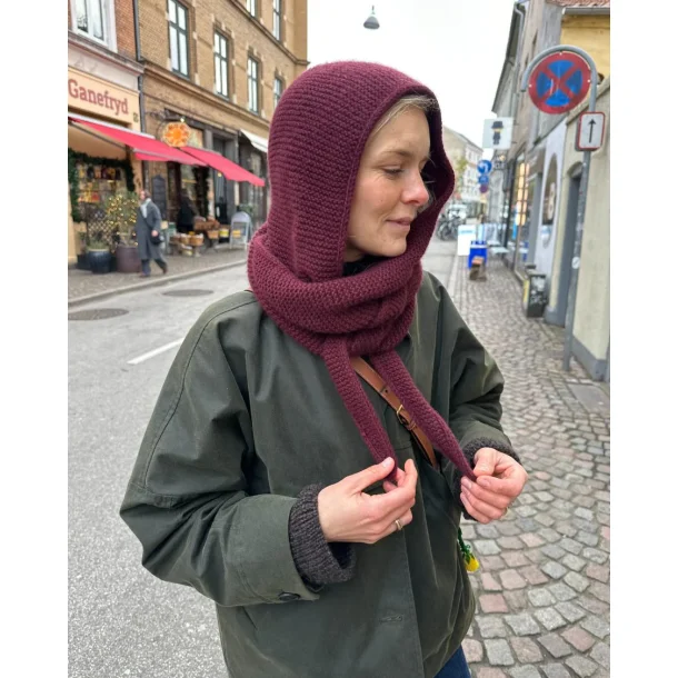 Sophie Hood i Snefnug Natur - Strikkekit fra PetiteKnit