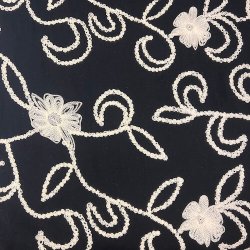 Bomuld med broderi pr 0,25 m