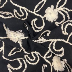 Bomuld med broderi pr 0,25 m