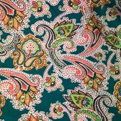 Fast viskose med orientalsk mnster p grn bund pr. 0,25 m.