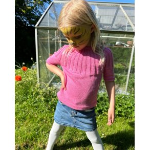 Sunday Tee Junior - Strikkekit fra PetiteKnit