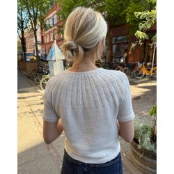 Sunday Tee i Tynn Line - PetiteKnit strikkekit