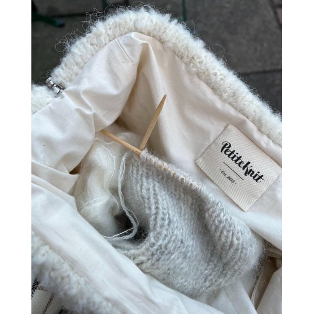 Teddy Clutch - strikkeopskrift fra PetiteKnit